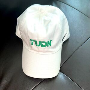 Adult unisex white cap OSFM NWOT